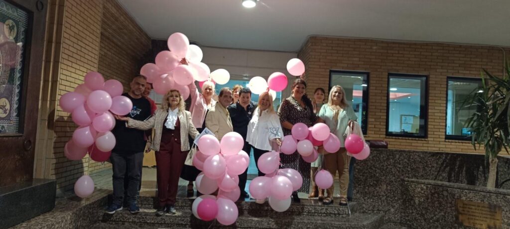 Ο Δήμος Νίκαιας – Αγ. Ι. Ρέντη έστειλε μήνυμα ζωής και ελπίδας για τον καρκίνο του μαστού.